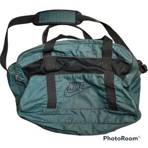 𝅺late 90s Nike Duffle Bag